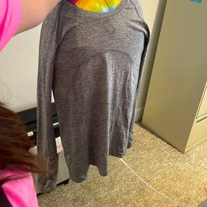 a long sleeve lululemon swiftly tech. color heather gray, size 8